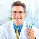 FreeGreatPicture.com-50539-dentist-holding-a-toothbrush (1)